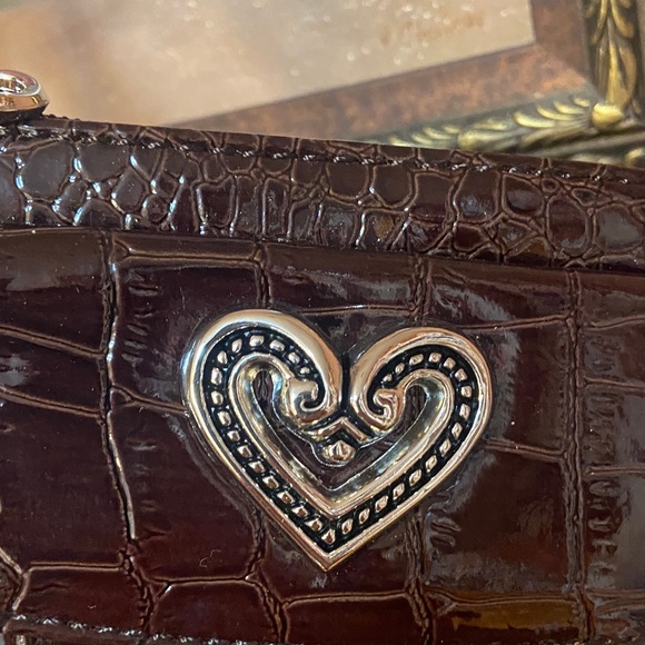 Candie NWT Dark Brown Faux Crocodile Embossed Wristlet Clutch Wallet 7.5x4.25 - Picture 6 of 7